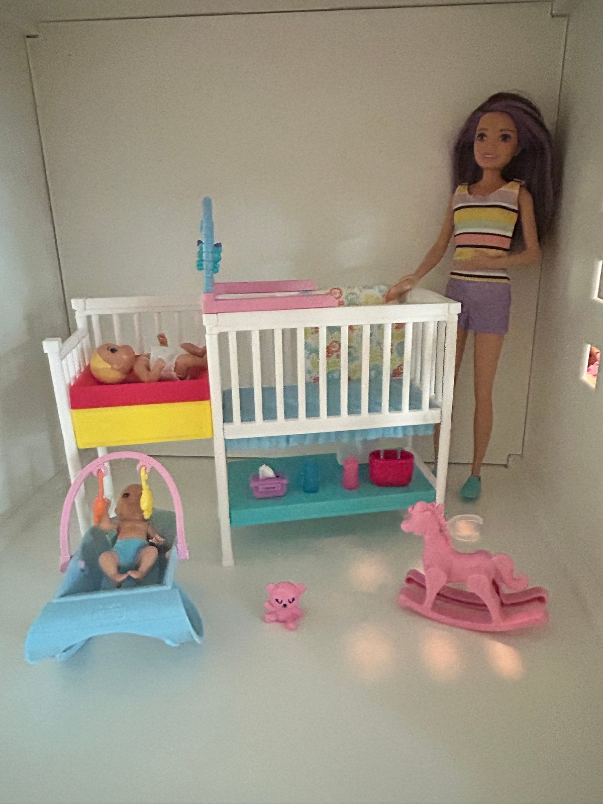 Barbie met babybedje, baby en accessoires, Kinderen en Baby's, Ophalen, Gebruikt, Barbie