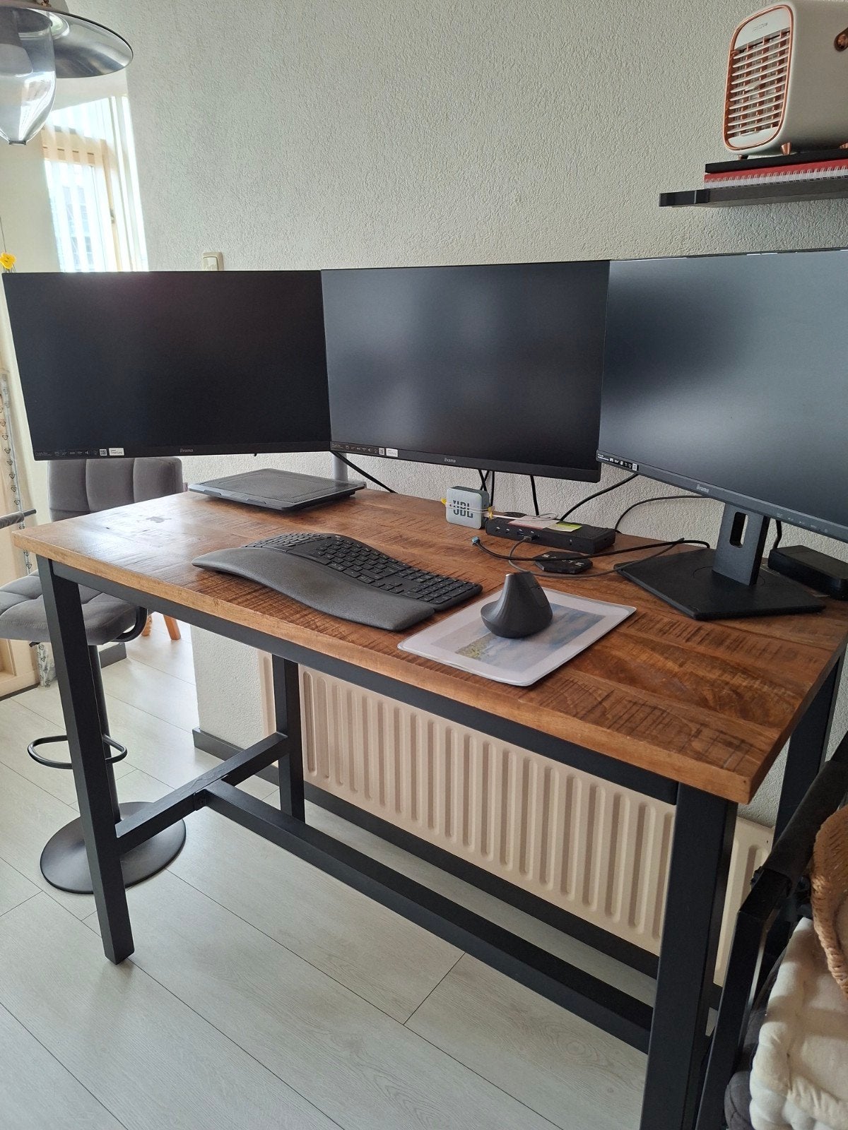 Hoge eettafel mangohout industrieel met 2 krukken