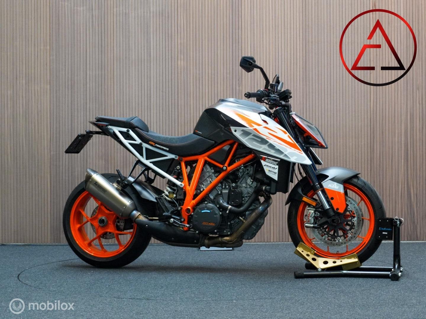 KTM 1290 Superduke R 2019 - Akrapovic - 19.410 km, Motoren, Motoren | KTM, Traction Control, KTM, Christiaan hugensweg 32d, Bedrijf