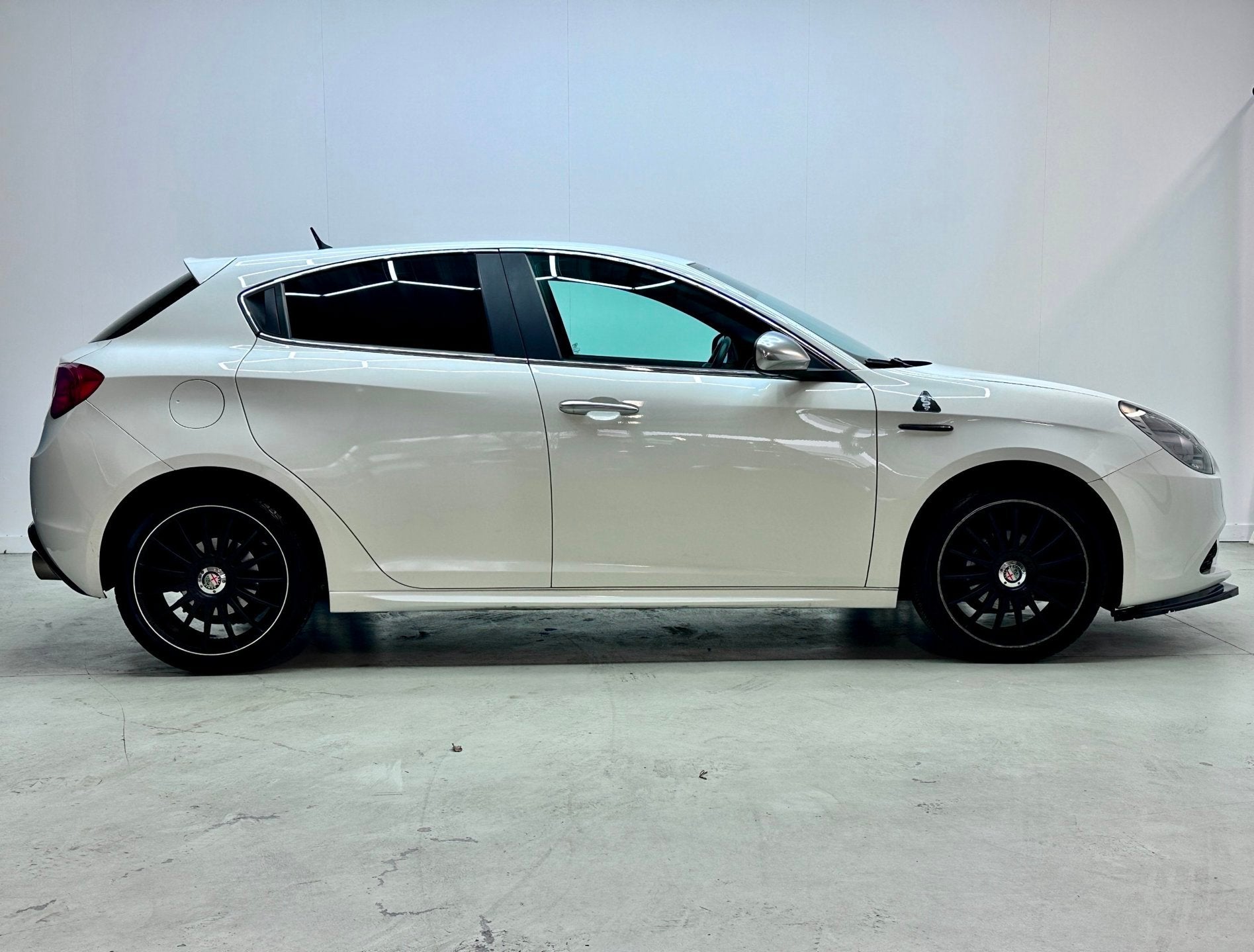 Alfa Romeo GIULIETTA Turbo Leer/Alcantara / Stoelverw / Dubb, Auto's, Alfa Romeo, Voorwielaandrijving, Euro 5, Gebruikt, Alcantara
