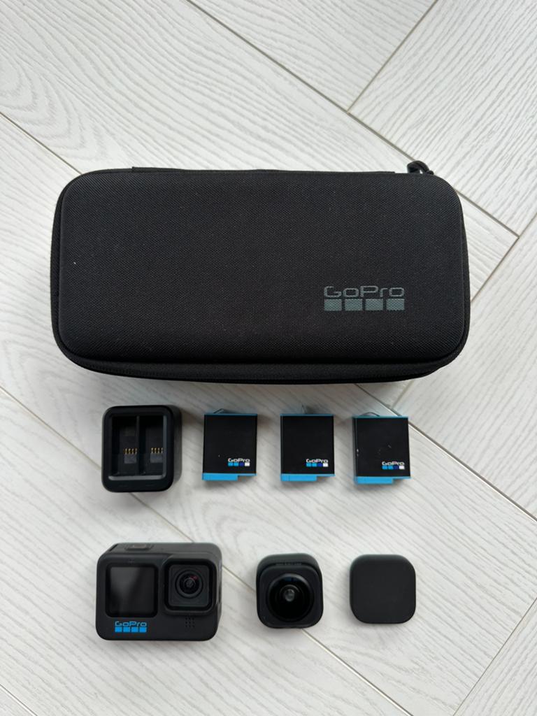 GoPro Hero 10 black + Max lens Mod + Dual Batery Charger, Ophalen of Verzenden, GoPro