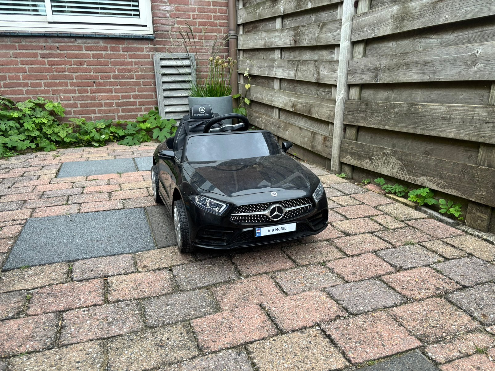 Mercedes bestuurbare auto, Zo goed als nieuw