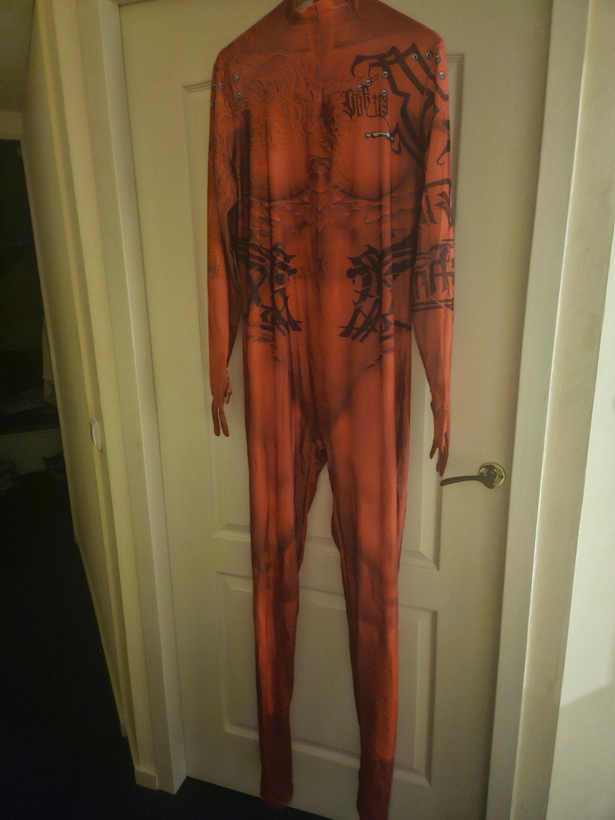 Baldur's Gate 3 Karlach Cosplay, Verzenden