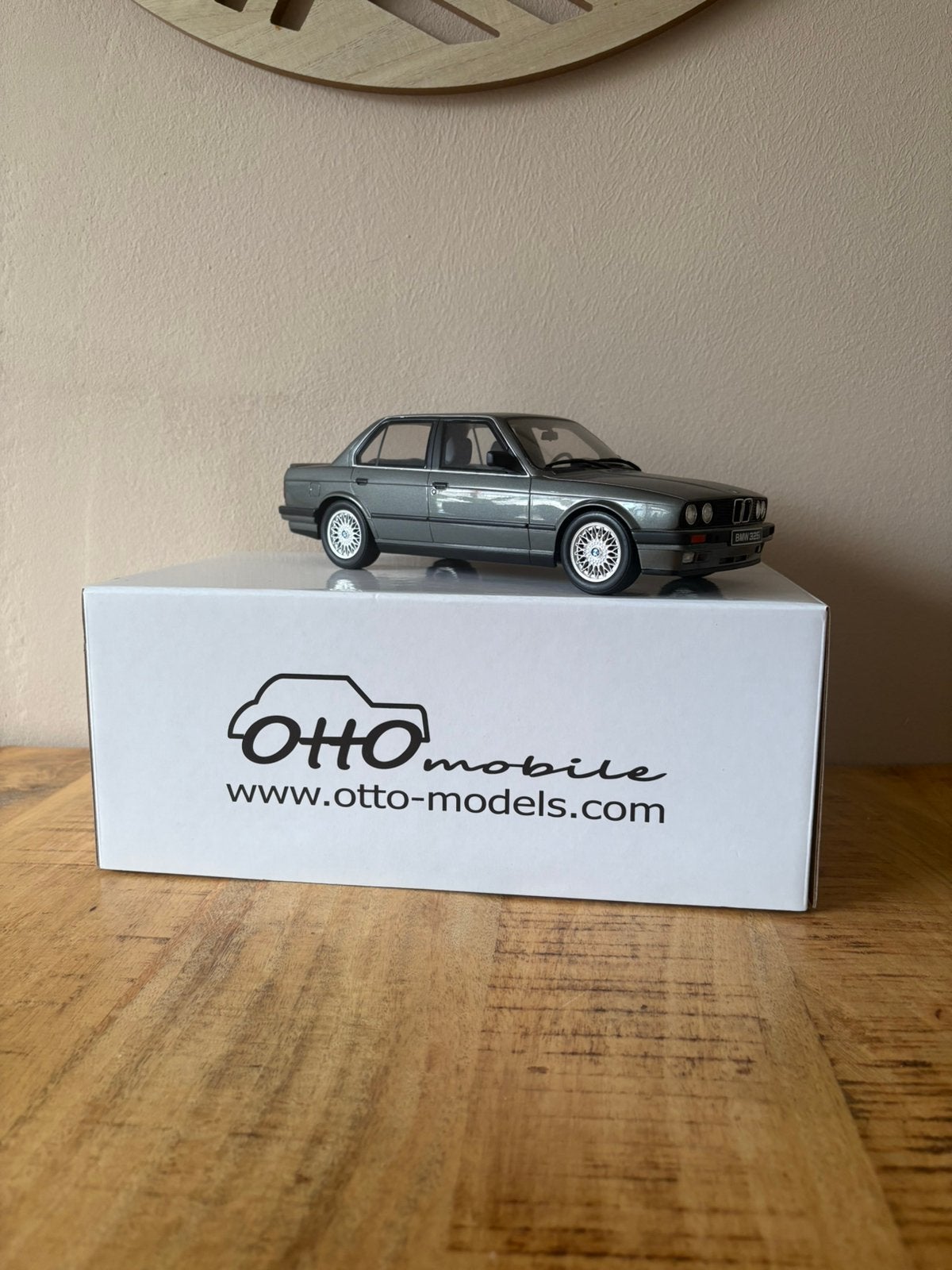 BMW 325i e90 1:18, Hobby en Vrije tijd, Modelauto's | 1:18, Ophalen of Verzenden, Zo goed als nieuw, Auto, OttOMobile