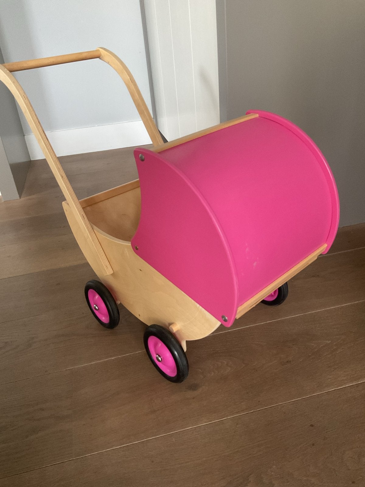 Houten poppenwagen roze - Zo goed als nieuw, Ophalen of Verzenden, Zo goed als nieuw, Babypop