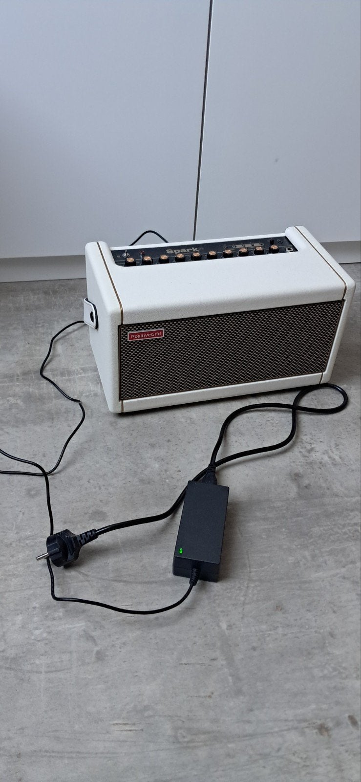 Positive Grid Spark 40 gitaar versterker Pearl white, Muziek en Instrumenten, Ophalen of Verzenden, Zo goed als nieuw, Gitaar