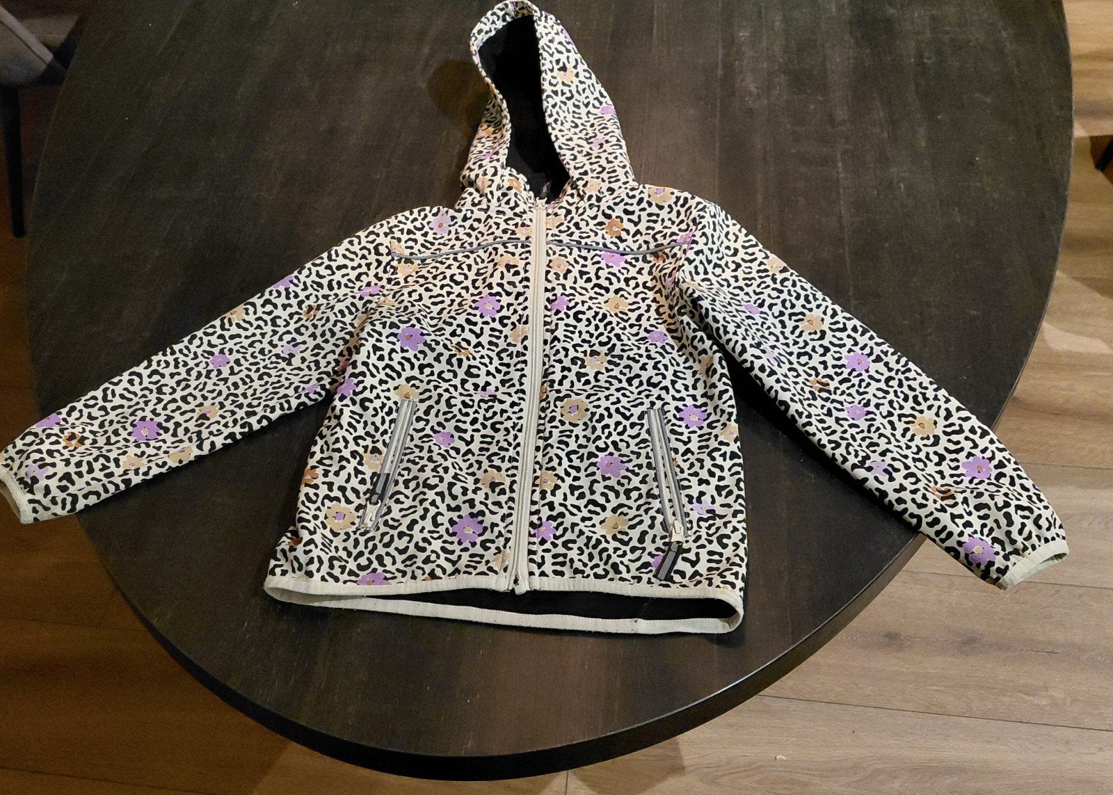 Softshell jas met luipaardprint - Maat 122/128, Kinderen en Baby's, Kids, Jongen of Meisje, Ophalen of Verzenden, Zo goed als nieuw