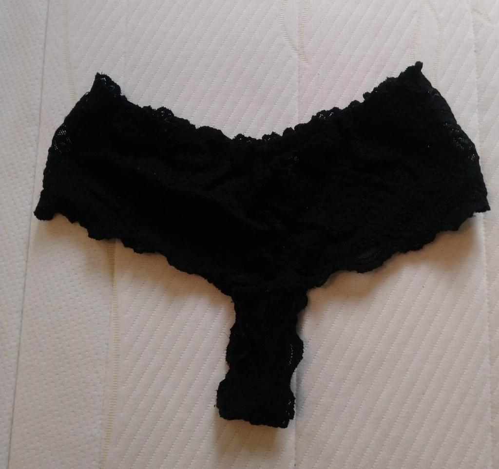 2 strings van  kant maat 42-44, Onbekend, Ophalen of Verzenden, Zwart, String