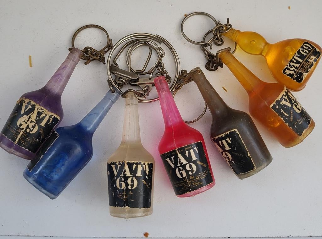 Vintage Sleutelhangers - VAT 69 Flessen (Set van 7), Verzamelen, Ophalen of Verzenden, Gebruikt, Overige typen