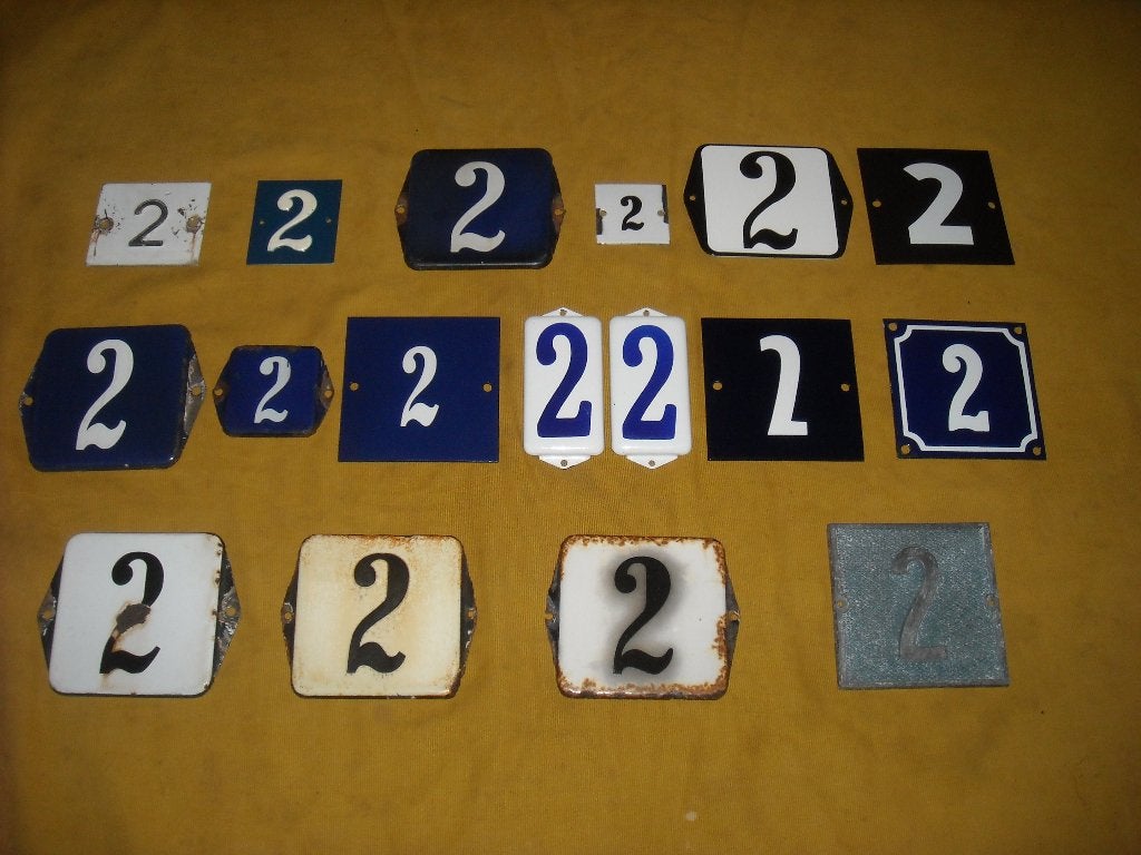 oud emaille huisnummer 2 ook 3 4 5 6 7 8 9 10 11 12 13 14 15, Antiek en Kunst, Antiek | Emaille, Ophalen of Verzenden