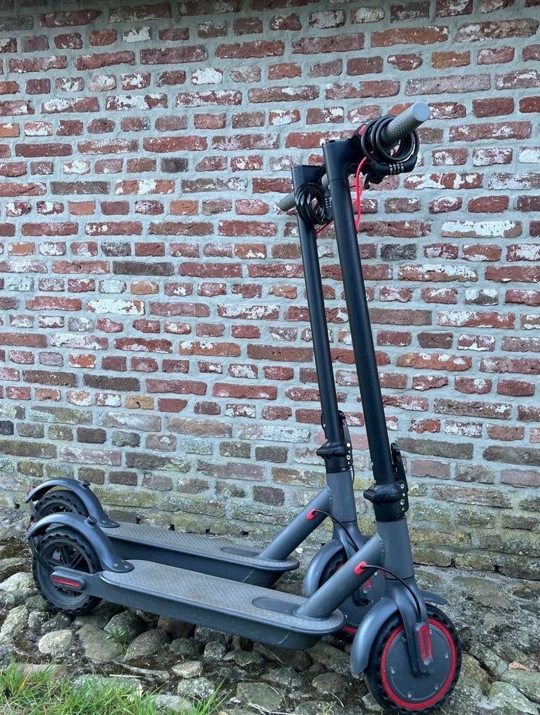 2x Aovo x KICK&MOVE M365 GO nieuwstaat Elektrische Steps, Fietsen en Brommers, Steps, Ophalen, Zo goed als nieuw, Elektrische step (E-scooter)
