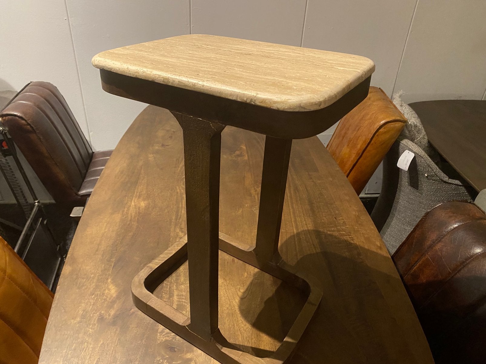 Bijzettafel Tyler: Echt Travertin & Mangohout - 30x40 cm, Huis en Inrichting, Tafels | Bijzettafels, Minder dan 55 cm, Nieuw, Rechthoekig