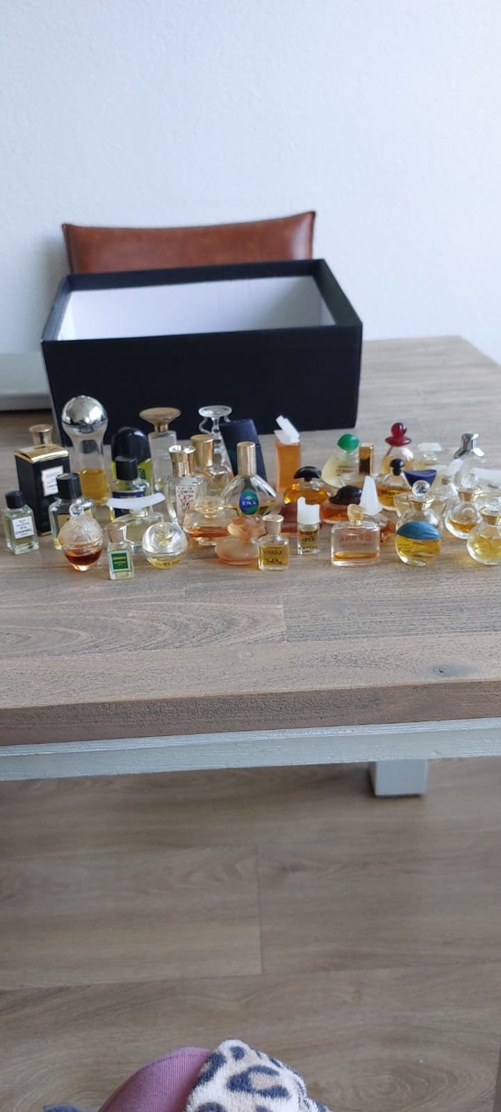 40 miniatuur farfumflesjes, Ophalen of Verzenden, Zo goed als nieuw, Miniatuur
