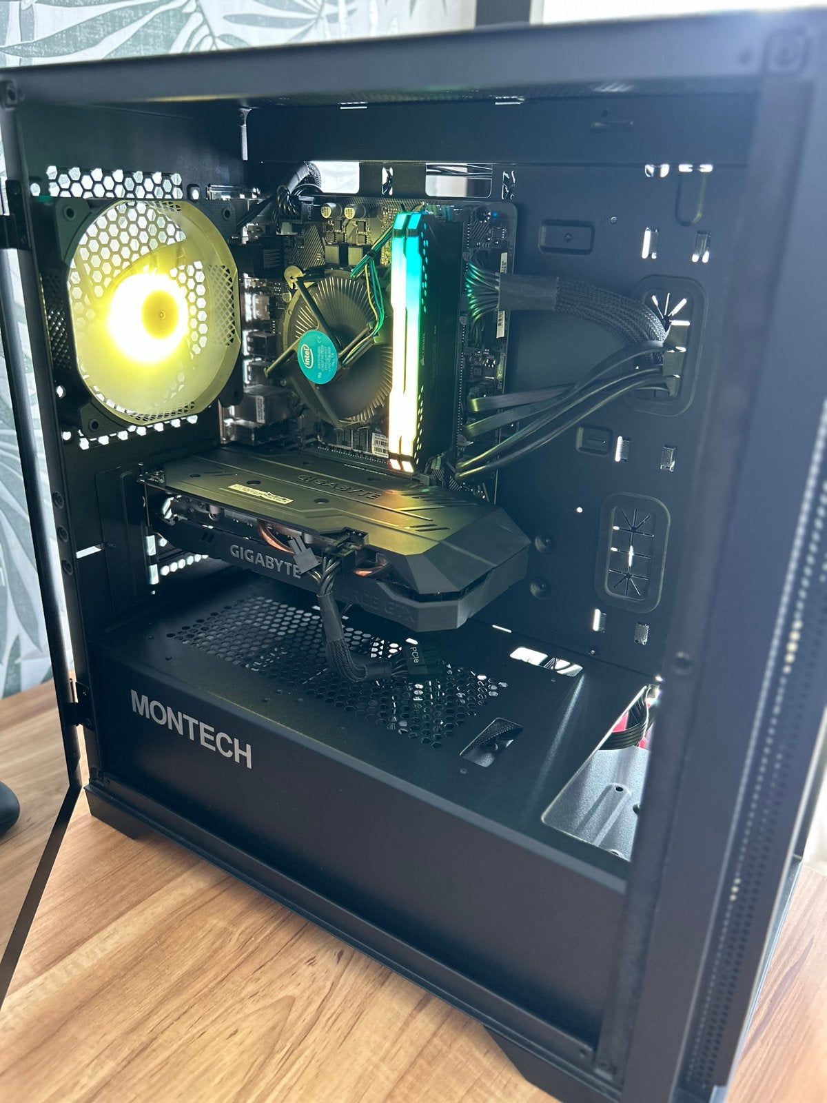 Gaming PC - Krachtige Desktop met RGB Verlichting, Ophalen, Zo goed als nieuw, Gaming, SSD
