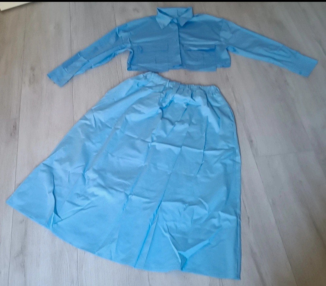 Lichtblauwe crop top blouse en lange rok set maat L, Kleding | Dames, Ophalen of Verzenden, Zo goed als nieuw, Blauw