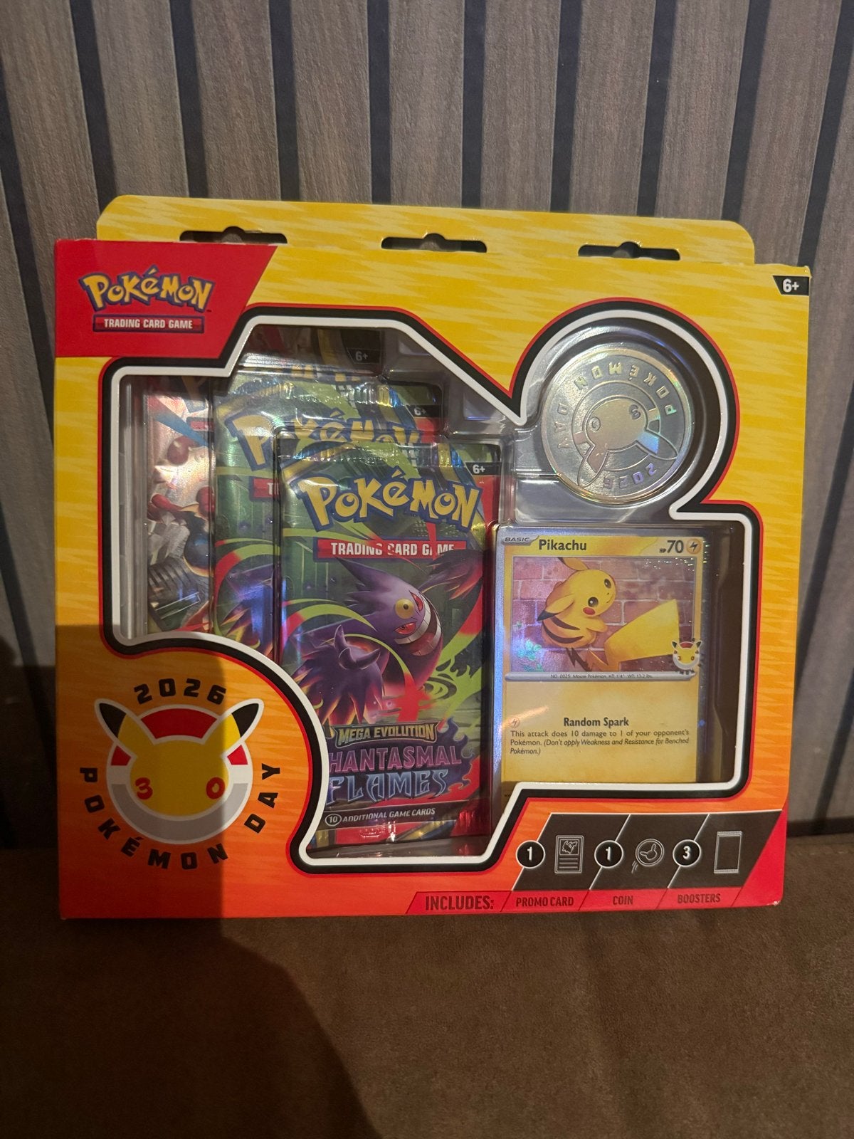 Pokémon Day 2026 Box met Pikachu Promo en Boosters, Ophalen of Verzenden, Nieuw, Overige typen