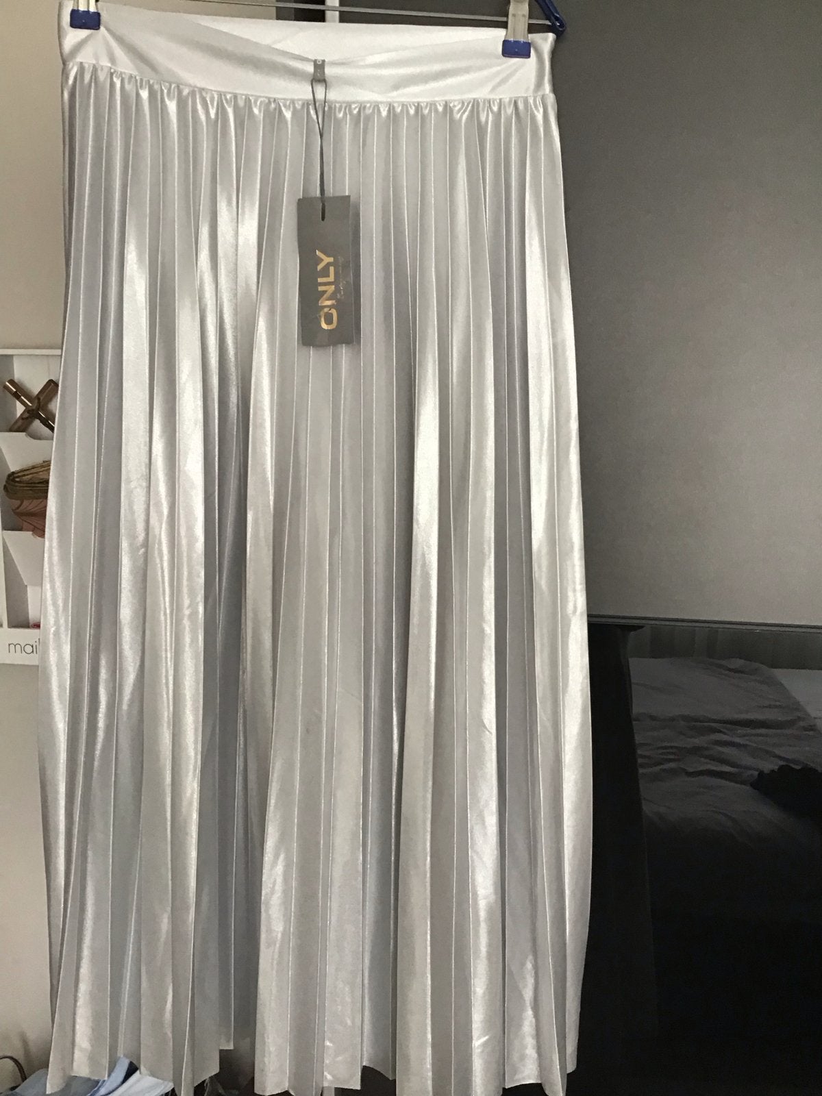 ONLY Hailey geplooide zilveren midi-rok, maat L, Kleding | Dames, Maat 42/44 (L), Nieuw, Ophalen of Verzenden, Zilver