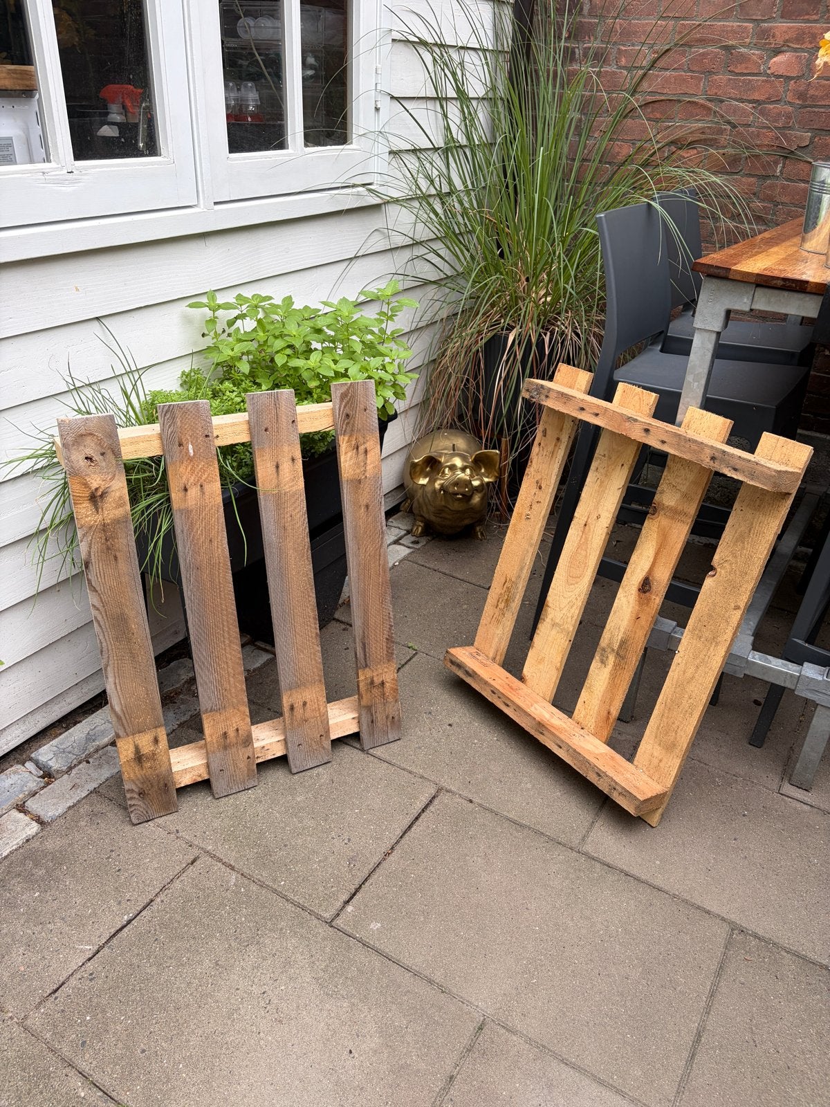 GRATIS 2 ‘mini’ pallets - Voor decoratie of kleine projecten, Doe-het-zelf en Verbouw, Hout en Planken, Ophalen, Gebruikt, Minder dan 25 mm