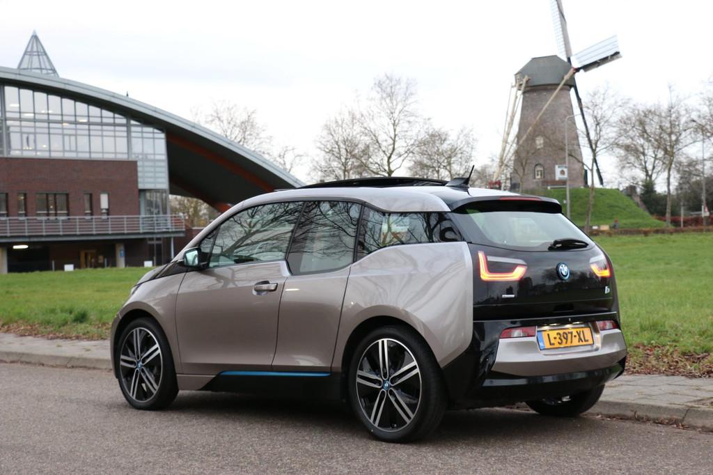 BMW I3 22 kWh 60Ah 170Pk Full Option 1e eigenaar Panoramadak, Automaat, Achterwielaandrijving, Gebruikt, 22 kWh