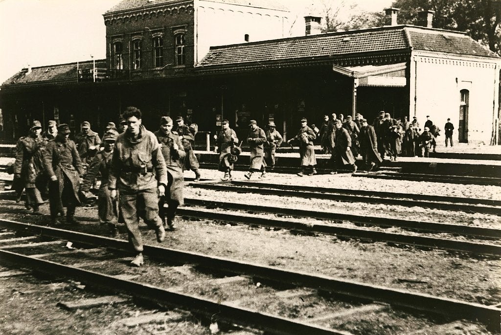 delfzijl, Foto, Ophalen of Verzenden, Zo goed als nieuw, 1940 tot 1960