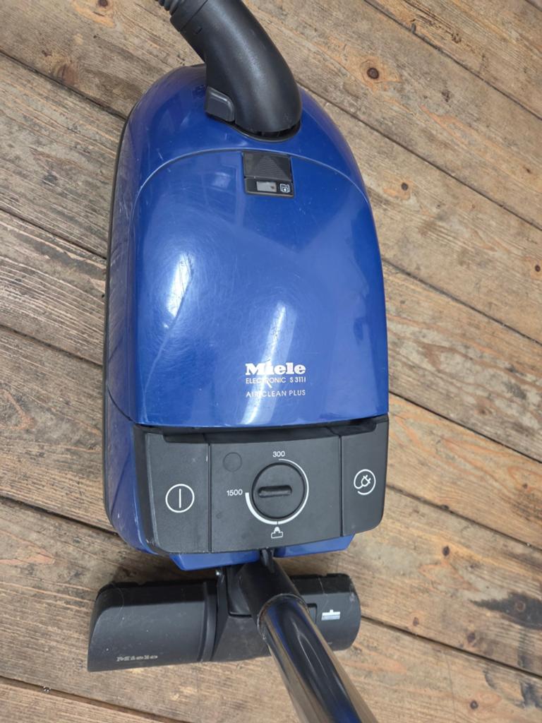 Miele stofzuiger, Stofzak, Gebruikt, Inclusief accessoires, Ophalen of Verzenden