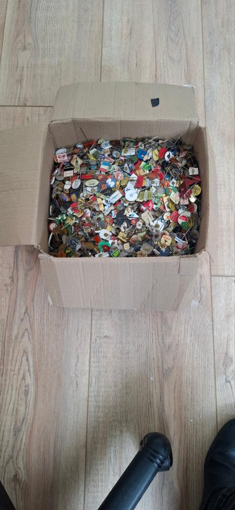 Grote partij speldjes: ca. 7 kg metaal, blik en plastic, Ophalen of Verzenden