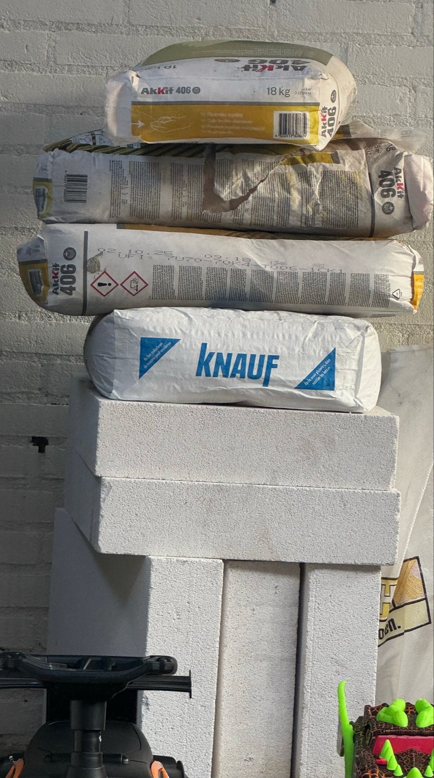 4 zakken cement/lijm en 10 gasbetonblokken, Ophalen of Verzenden, Nieuw