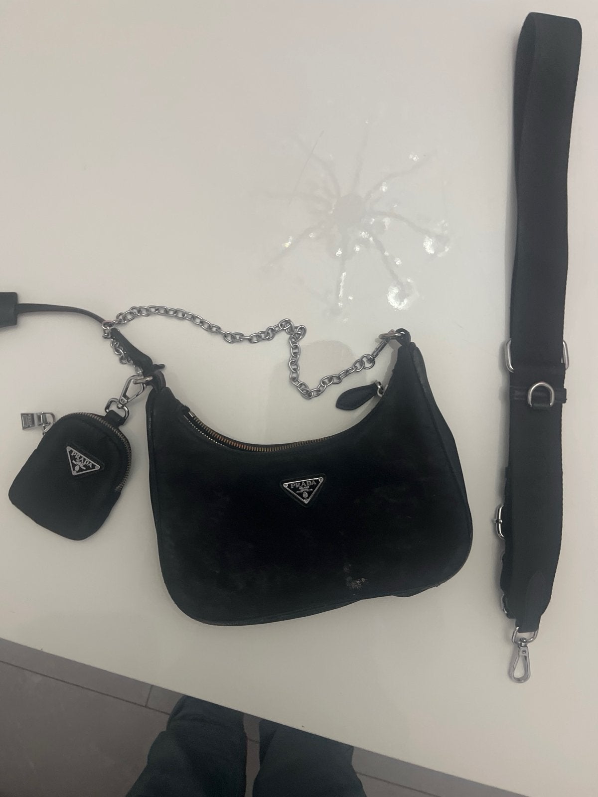 Prada Re-Edition 2005 Schoudertas met Pouch Zwart, Ophalen of Verzenden, Gebruikt, Zwart, Schoudertasje