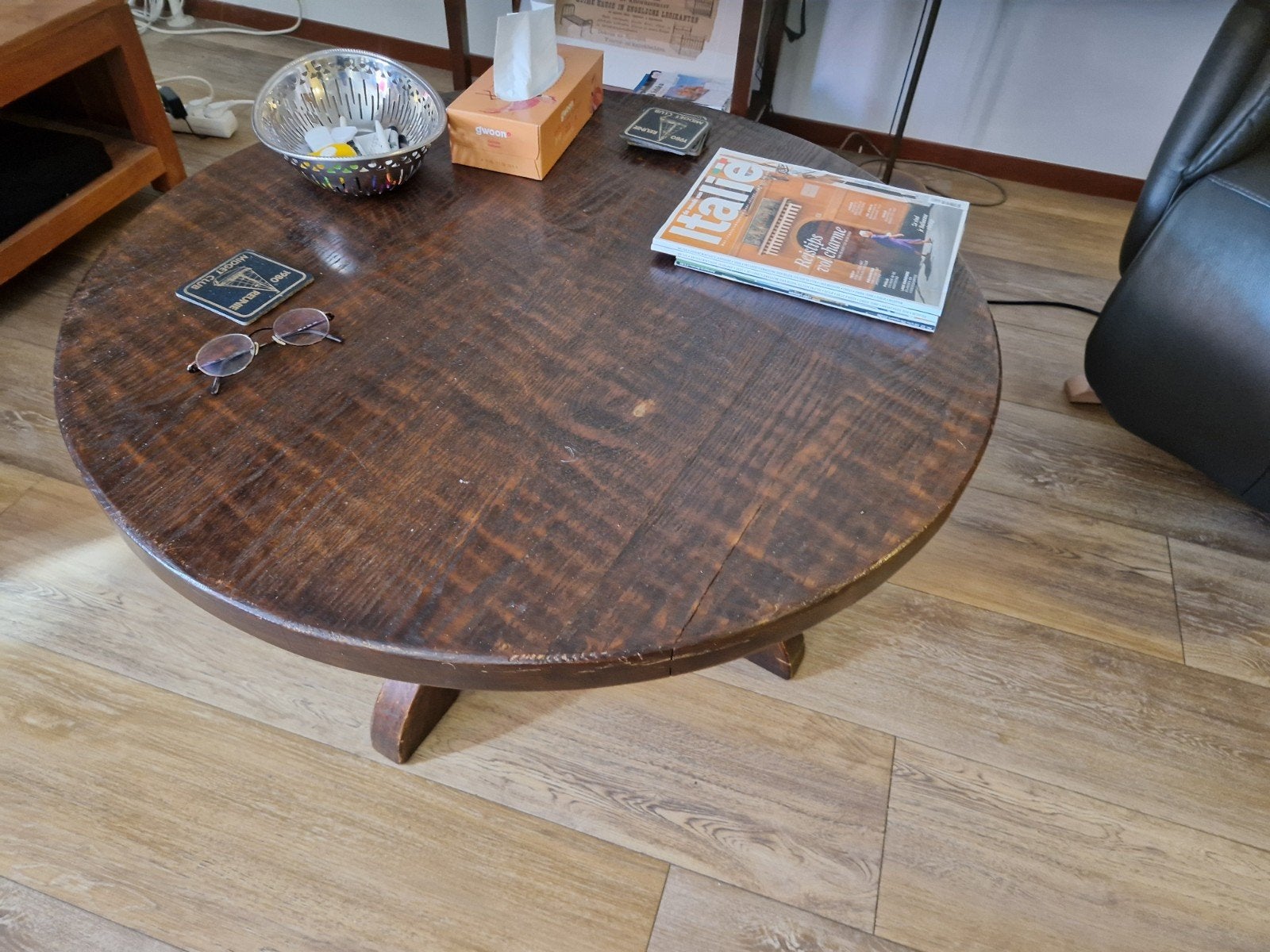Gratis af te halen: Robuuste ronde salontafel, Huis en Inrichting, Ophalen, Gebruikt, 50 tot 100 cm, Rond