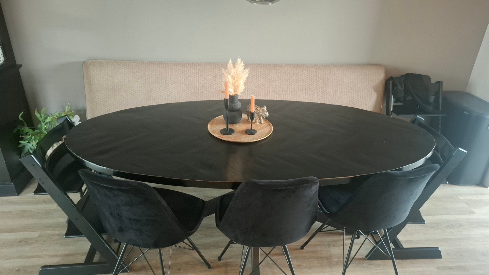 Eettafel ovaal van Giga meubel zwart visgraat, Huis en Inrichting, Tafels | Eettafels, Ophalen, Gebruikt, Modern, Industrieel
