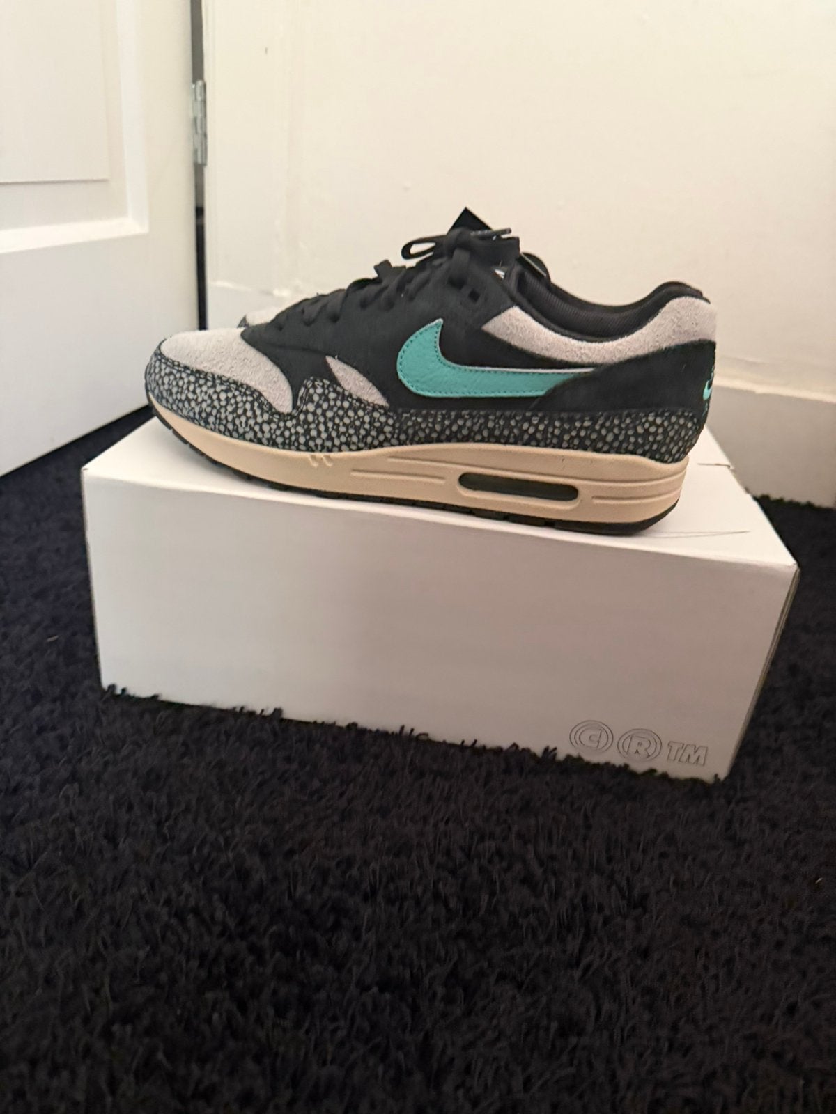 Nike air Max 1 by you nby atmos elephant inspired 45, Kleding | Heren, Schoenen, Overige kleuren, Nieuw, Ophalen of Verzenden