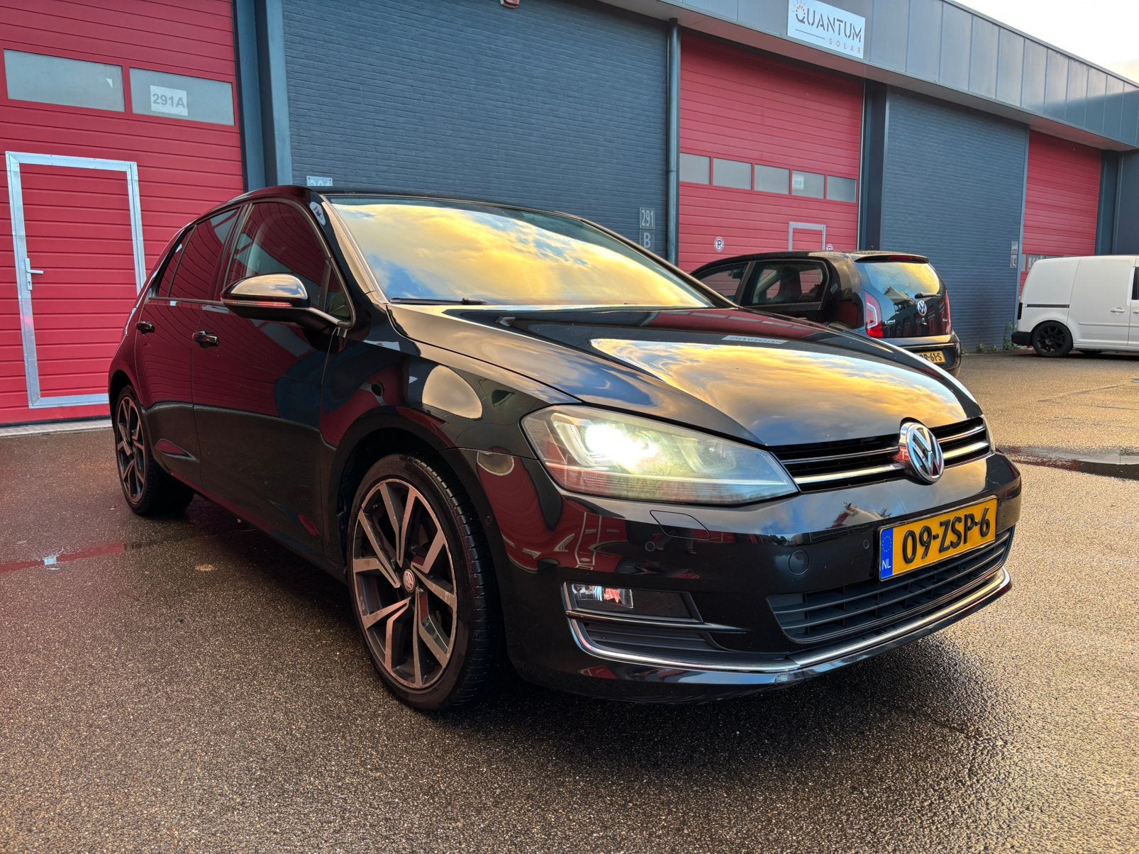 Volkswagen Golf 1.2 TSI 77KW 5D DSG 2013 Zwart/Camera/Keyles, Auto's, Dealer onderhouden, Stof, Zwart, 4 cilinders