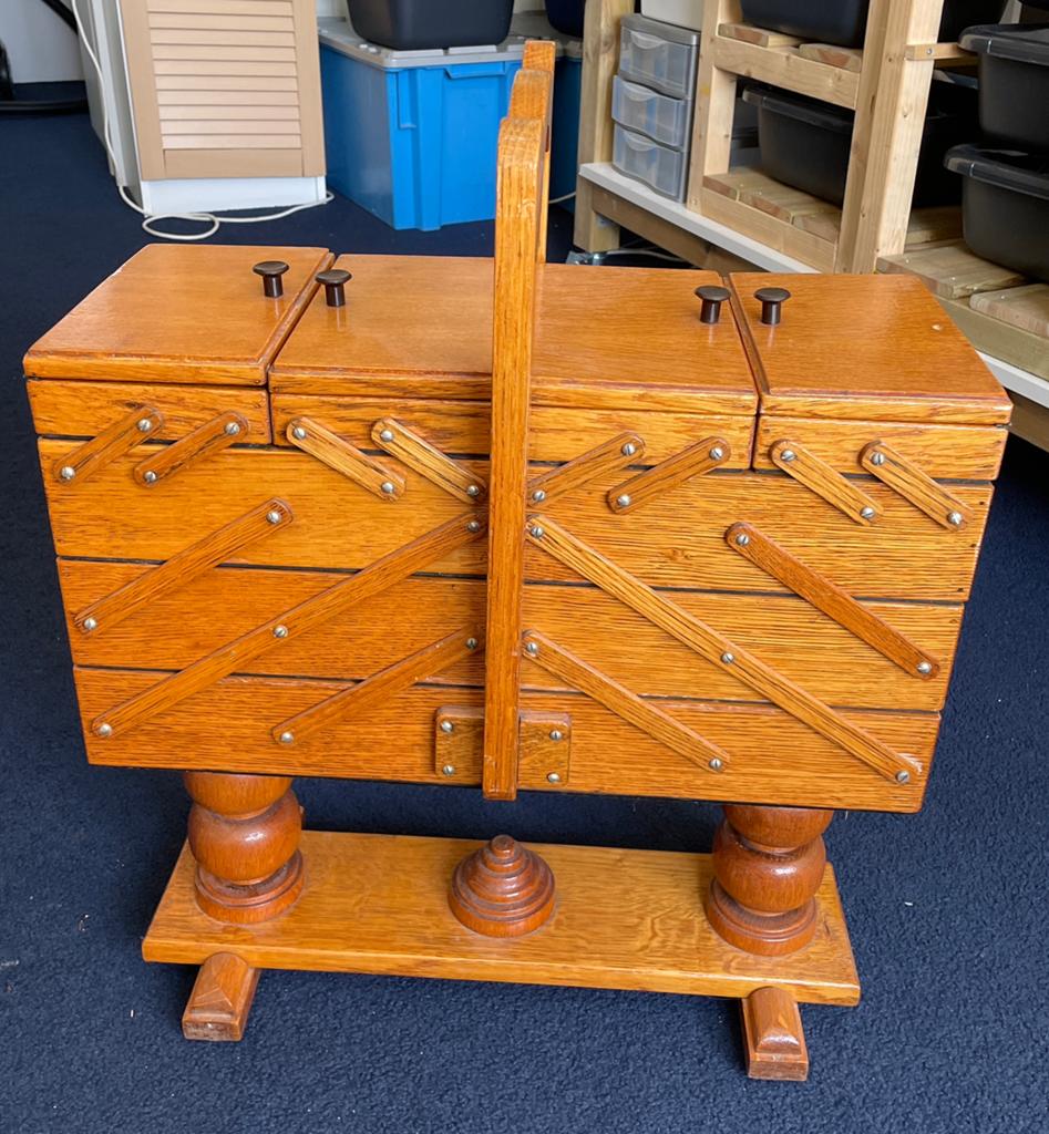 Vintage Houten Naai/opberg kist, Ophalen, Zo goed als nieuw