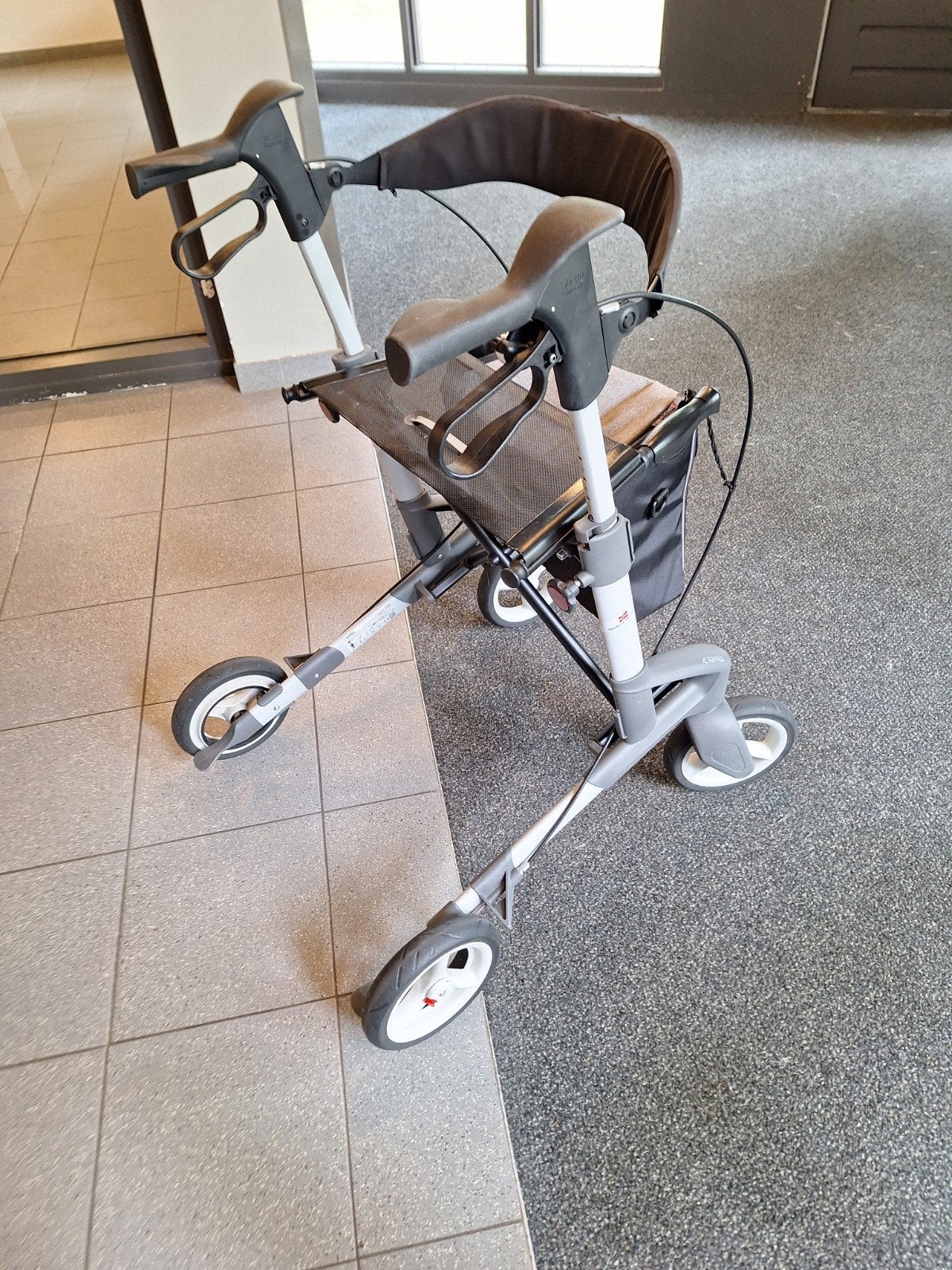 Foto 6 van Rollator lichtgewicht topra troja 5Glees beschrijving NW.ST