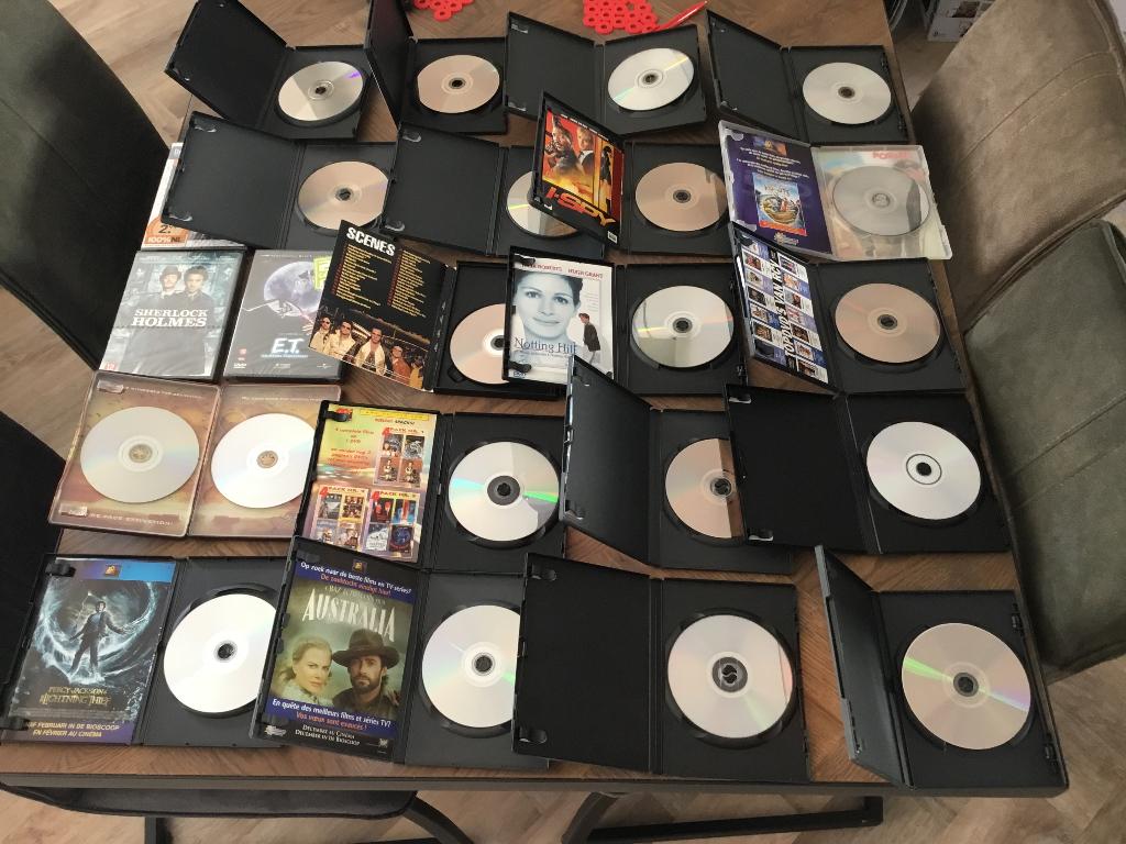 Diverse dvd en spullen doos 6, Diversen, Rommelmarktspullen, Gebruikt, Ophalen of Verzenden