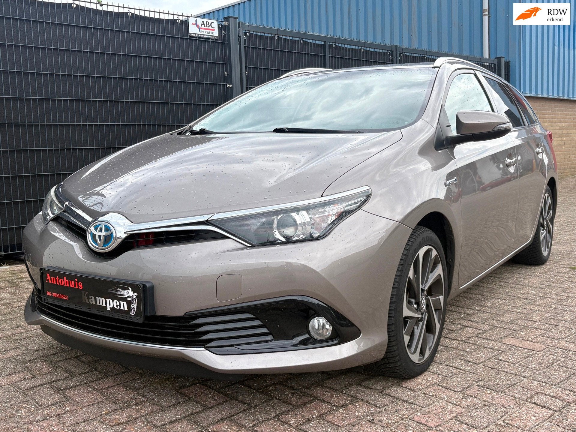 Toyota Auris Touring Sports 1.8 Hybrid, Gebruikt, Zwart, 4 cilinders, Bruin