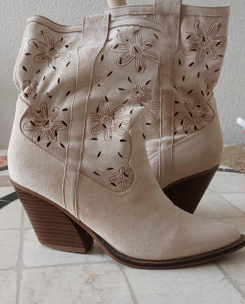 Zomerlaarsjes dames, Kleding | Dames, Schoenen, Beige, Lage of Enkellaarzen, Ophalen of Verzenden, Bellucci