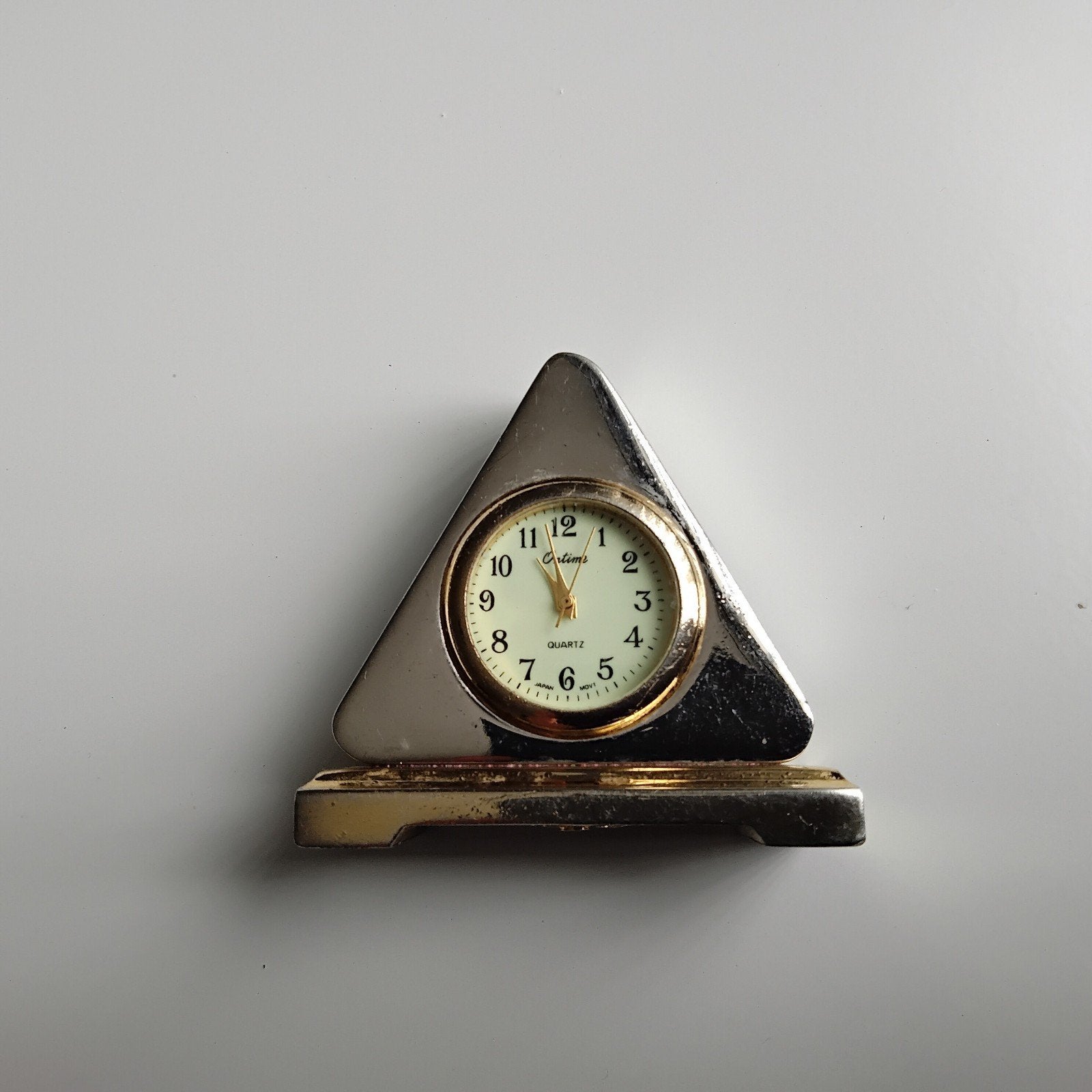 Vintage piramide tafelklokje, goud/zilver, analoog, Ophalen, Vintage, Analoog, Werkt op batterijen