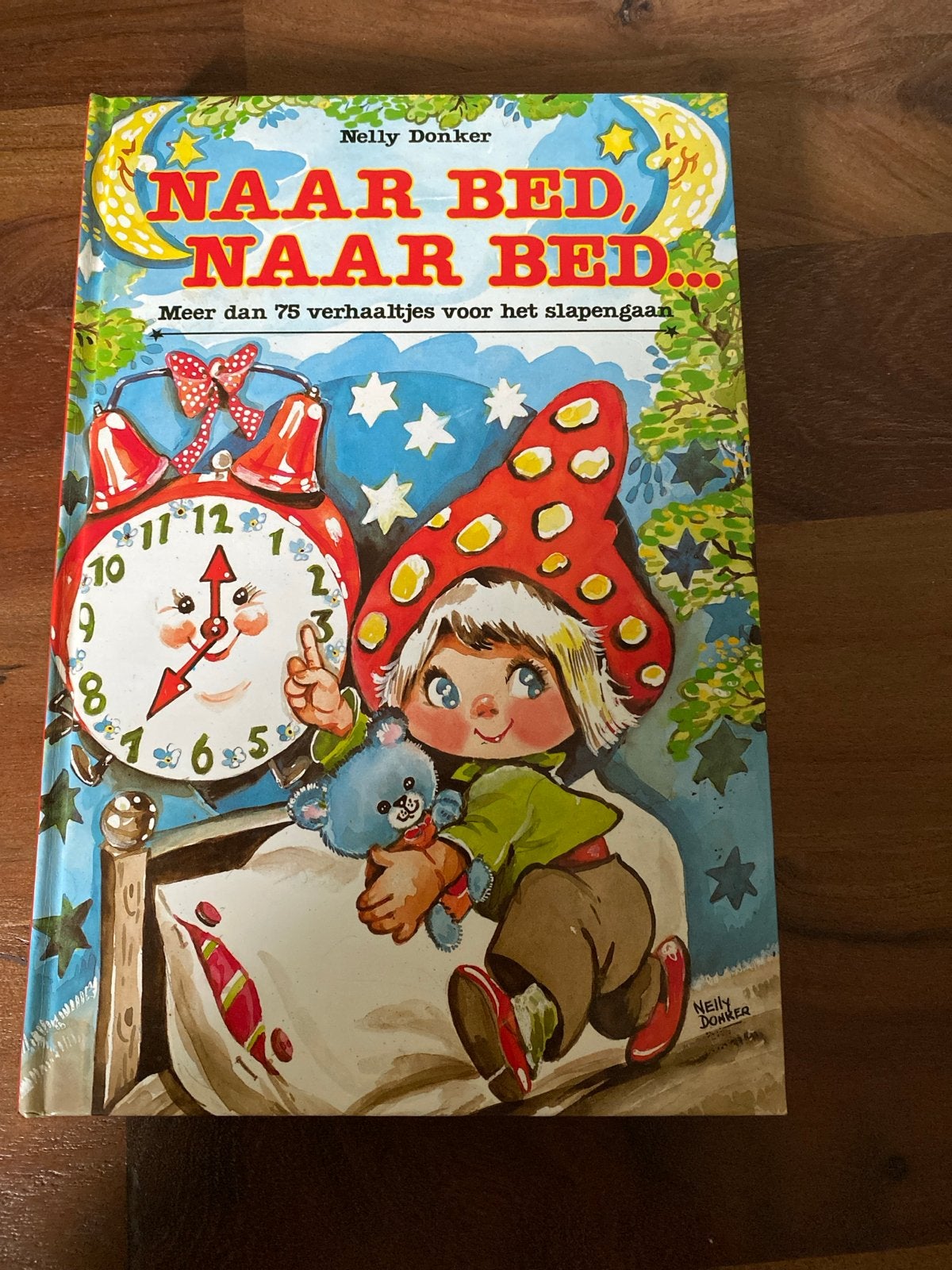 Naar Bed, Naar Bed... - Meer dan 75 verhaaltjes, Boeken, Ophalen of Verzenden, Zo goed als nieuw, 2 tot 3 jaar