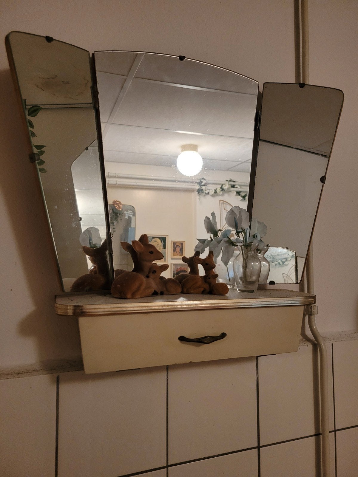 Vintage spiegel met plankje/ klepje, Antiek en Kunst, Ophalen, Overige vormen, 50 tot 100 cm, Minder dan 100 cm