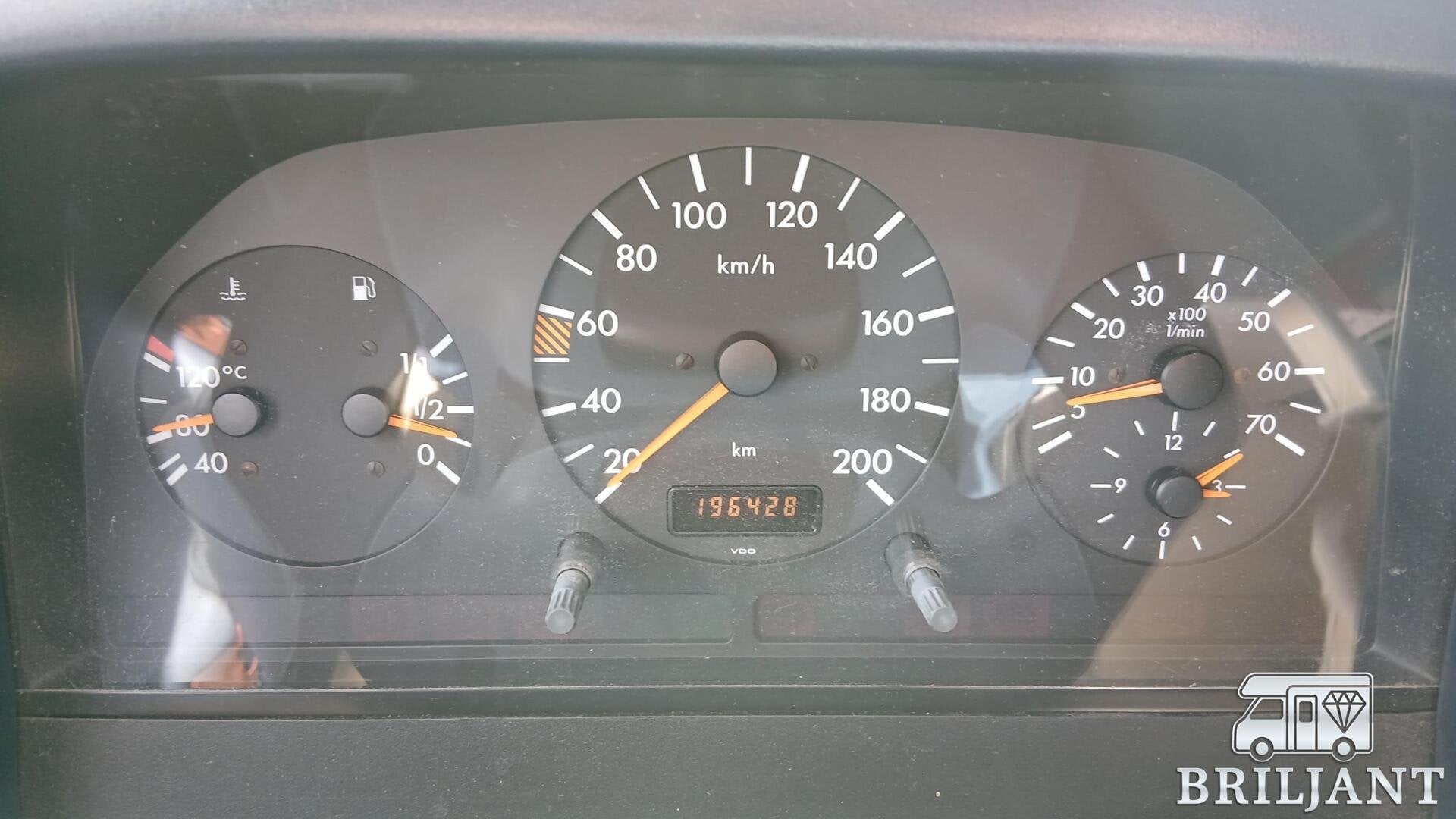 Foto 17 van bavaria mercedes 212D buscamper 1997