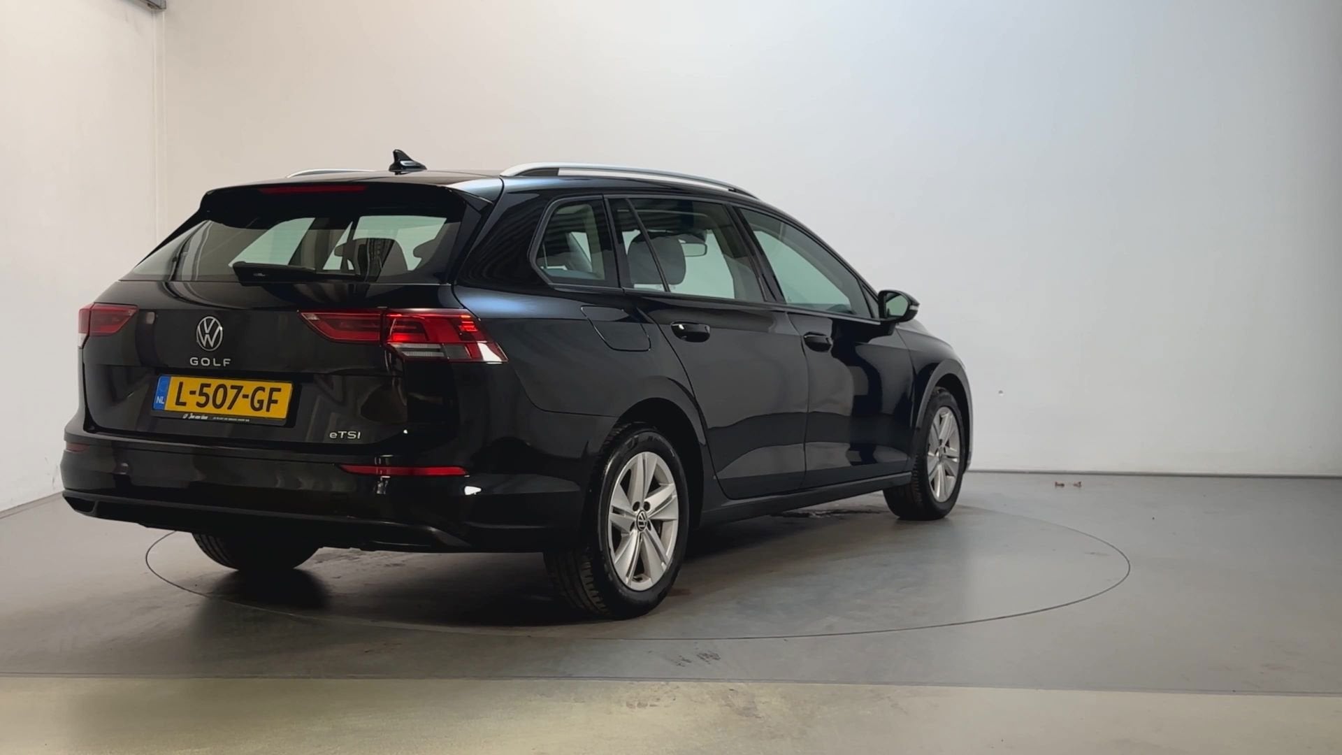 Volkswagen Golf Variant 1.0 eTSI DSG Life Navigatie Sfeerver, Stof, Gebruikt, Met garantie (alle), Origineel Nederlands