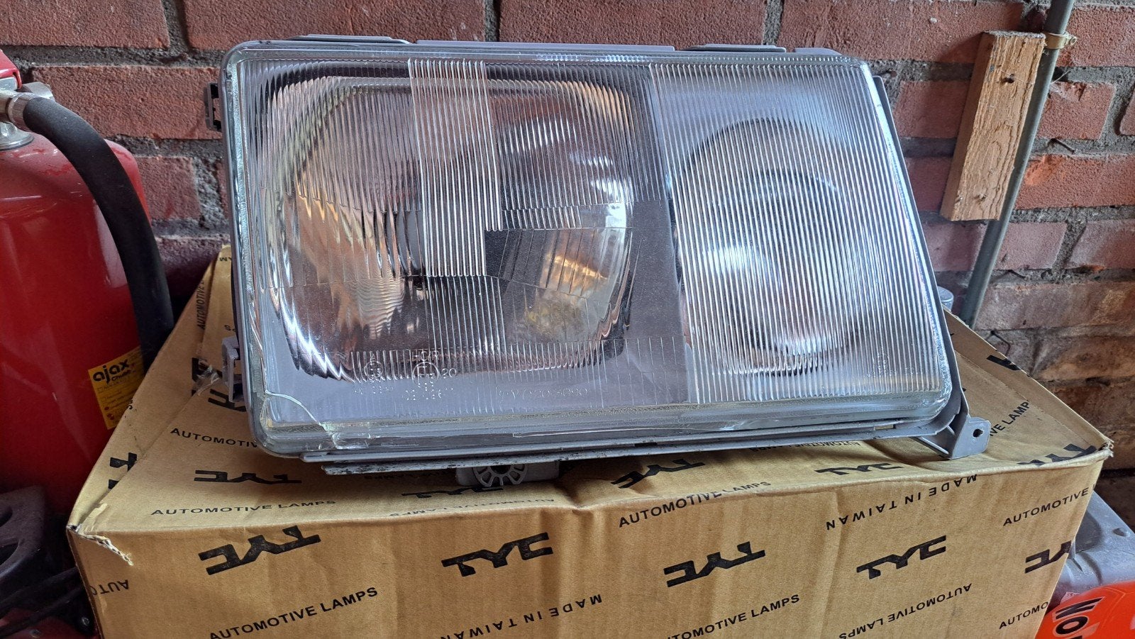 W124 koplamp Rechts imitatie, Ophalen, Nieuw, Mercedes-Benz