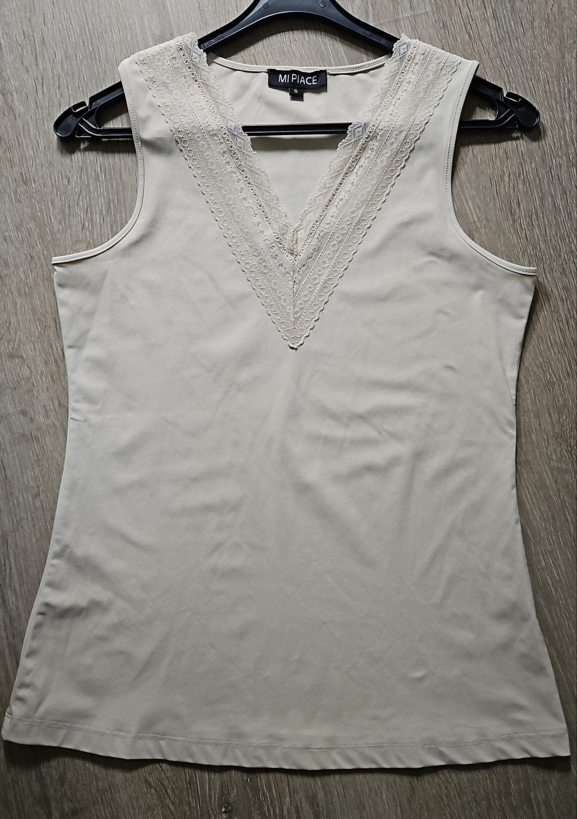Mi Piace travelstof top met kanten V-hals maat S kit beige, Ophalen, Zo goed als nieuw, Beige
