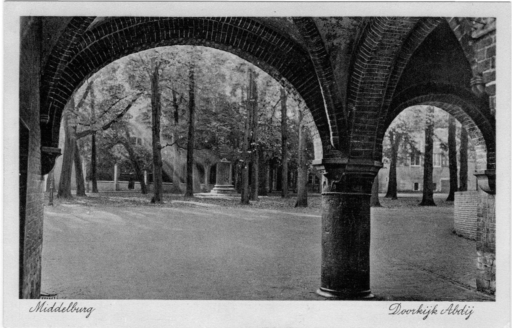 Middelburg – Doorkijk Abdij., Verzamelen, Ophalen of Verzenden, 1920 tot 1940, Ongelopen, Zeeland