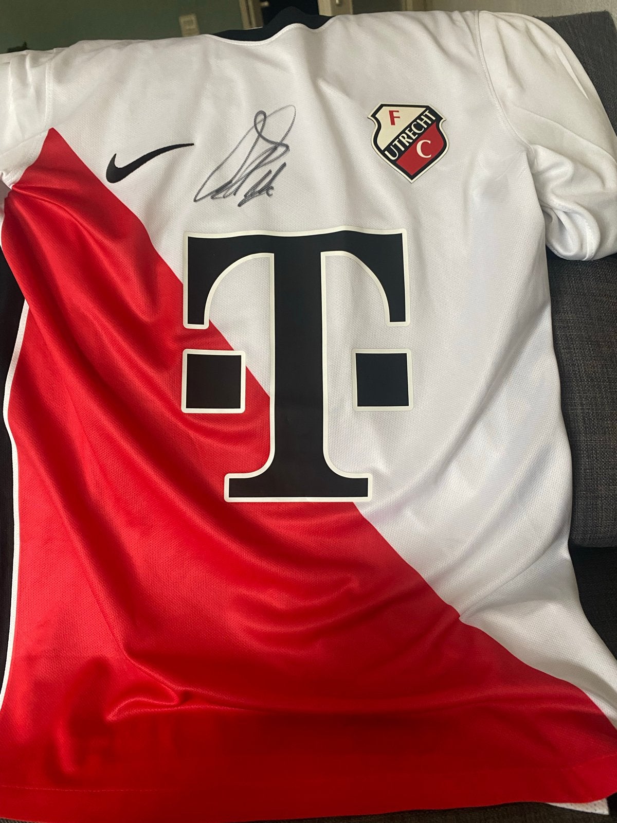 Gesigneerd FC Utrecht shirt - Younes #11, Ophalen of Verzenden, Zo goed als nieuw, F.C. Utrecht, Shirt