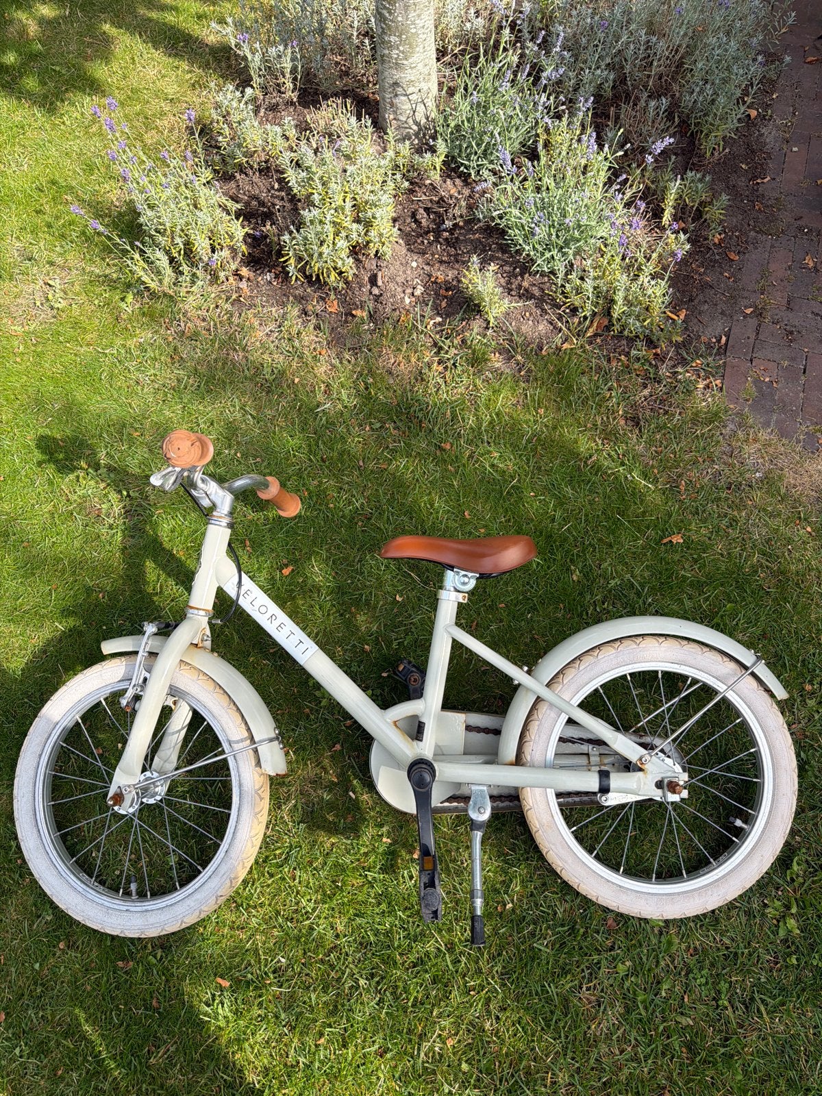 Kinderfiets Veloretti 16 inch - Zo goed als nieuw, Fietsen en Brommers, Fietsen | Kinderfietsjes, Terugtraprem, Zijwieltjes, Ophalen of Verzenden