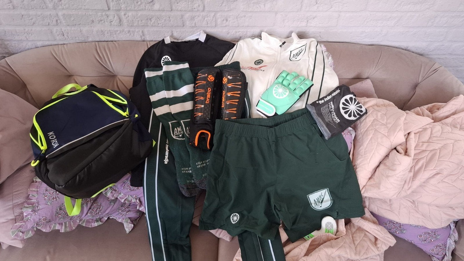 Complete set hockeykleding met hockeystick AMHC, Ophalen, Zo goed als nieuw, Kleding