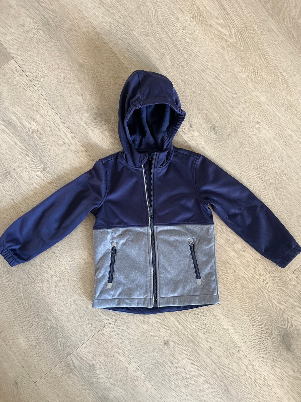 Softshell zomerjas maat 104 (zgan), Kinderen en Baby's, Kinderkleding | Maat 104, Ophalen of Verzenden, Zo goed als nieuw, Jongen of Meisje