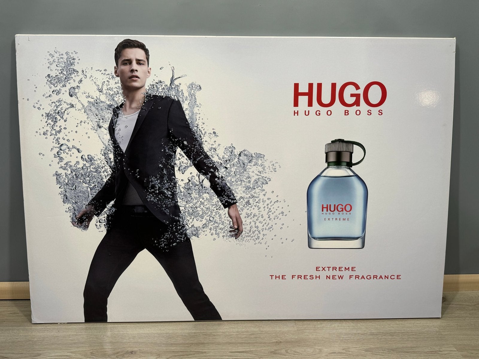 Grote XXL Kartonnen reclame  bord hugo boss, Reclamebord, F, Ophalen of Verzenden, V